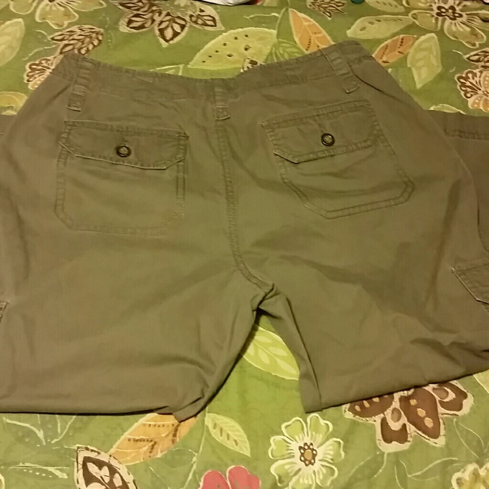 Merona Capris - Picture 2 of 4